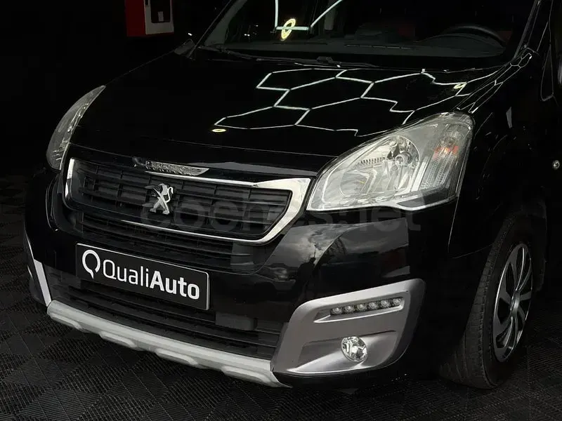 Usado Peugeot Partner Tepee Style 100 CV (73 kW) 2017 Negro Monovolumen