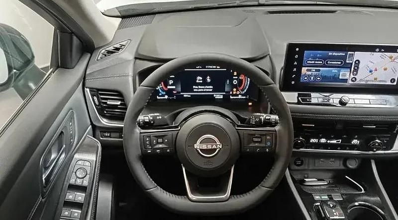 Usado Nissan X-Trail 213 CV (156 kW) 2025 Kori white black metalizado SUV