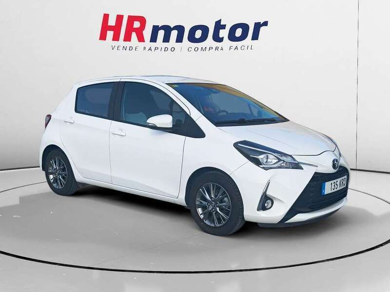 Blanco Usado 2018 Toyota Yaris Active Utilitario | 10.790 € (Precio justo) - Imagen 1/4