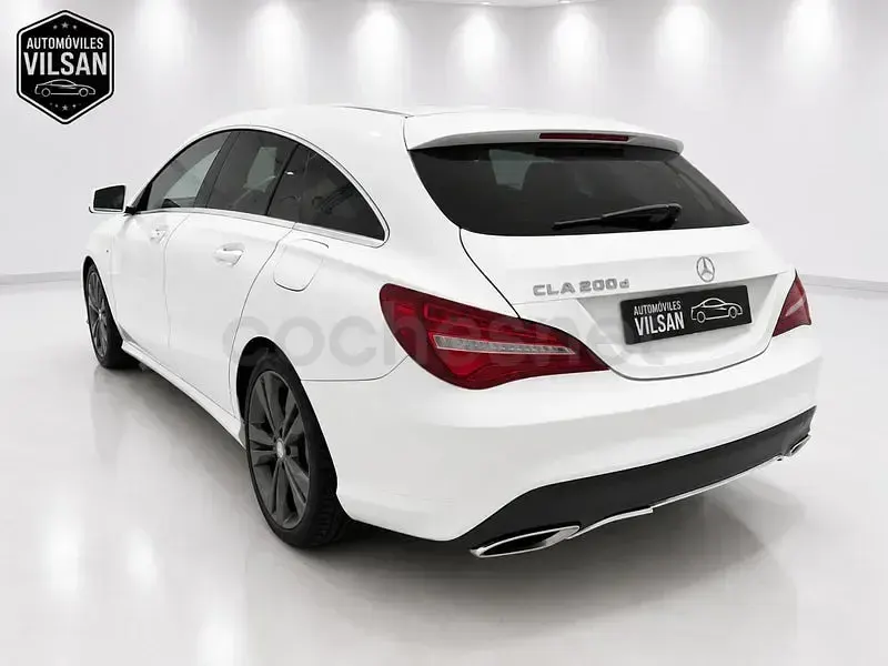 Usado Mercedes CLA200 136 CV (100 kW) 2014 Blanco Coupe