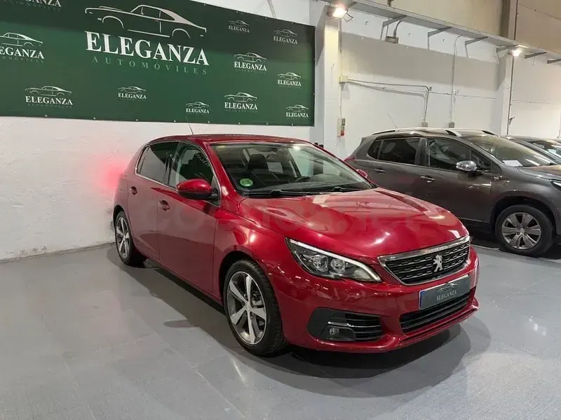 Usado Peugeot 308 Active 130 CV (95 kW) 2018 Granate Berlina