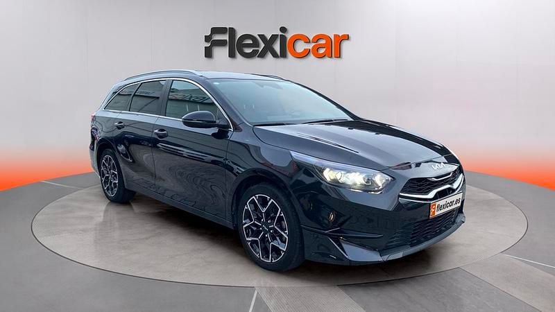 Usado Kia Ceed Style 100 CV (73 kW) 2025 Negro Utilitario