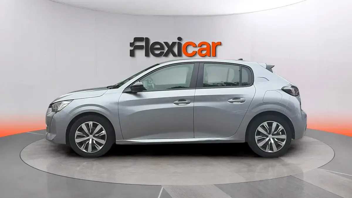 Usado Peugeot 208 Active 101 CV (74 kW) 2023 Gris Utilitario