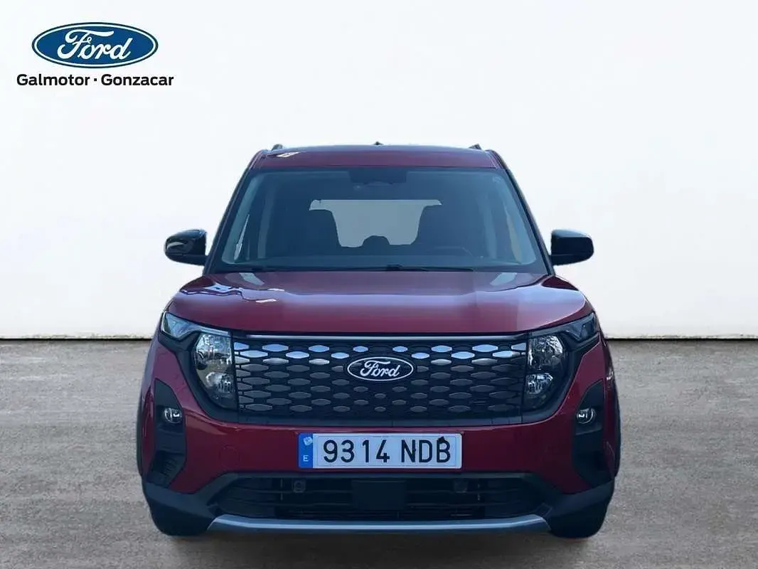 Usado Ford Tourneo Active 100 kW (136 CV) 2025 Rojo Familiar