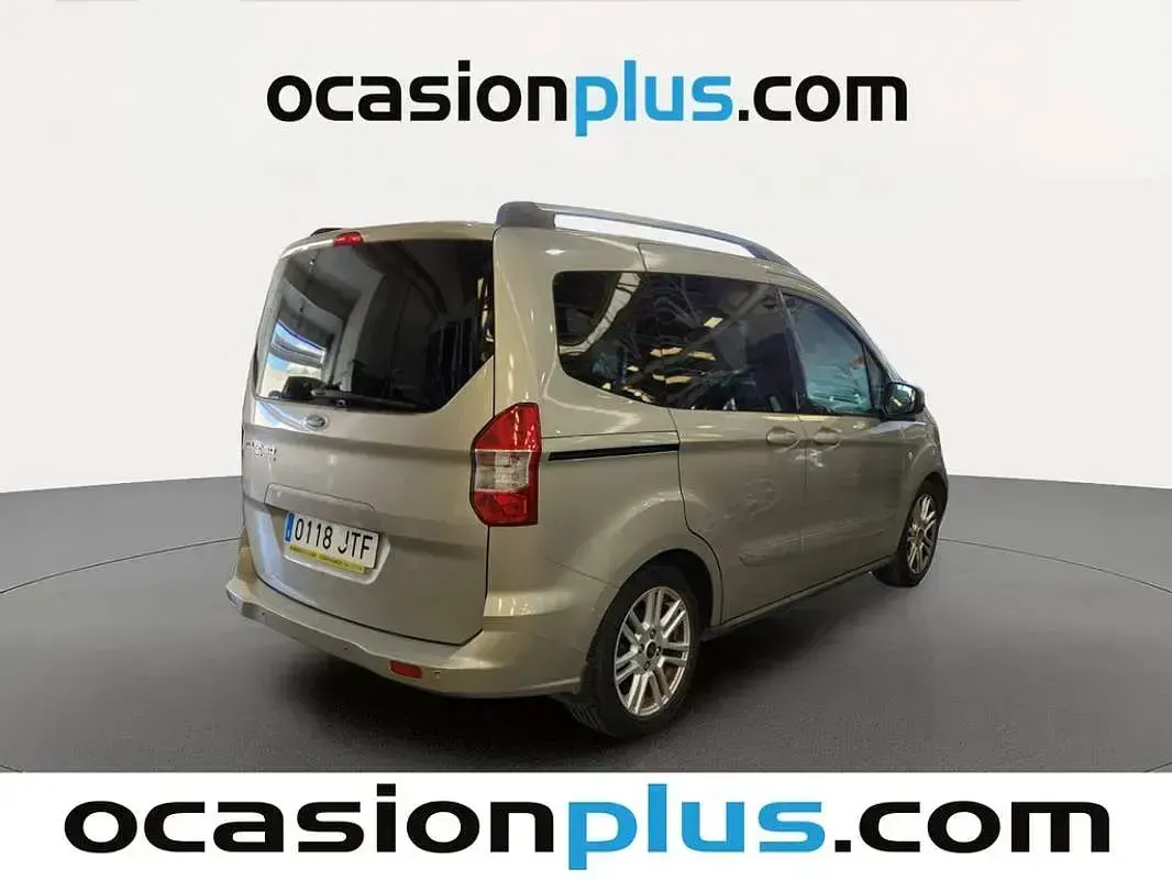 Usado Ford Tourneo Courier Titanium 97 CV (71 kW) 2016 Gris Monovolumen
