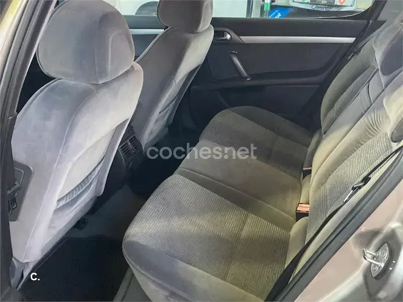 Usado Peugeot 407 Sport 136 CV (100 kW) 2005 Beige Berlina