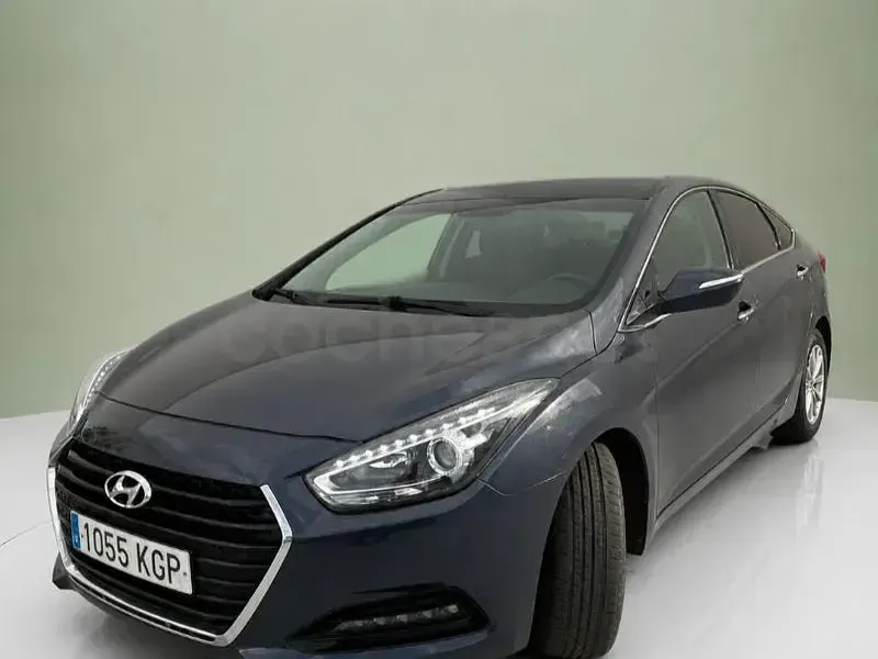 Usado Hyundai i40 141 CV (103 kW) 2018 Gris / plata Berlina