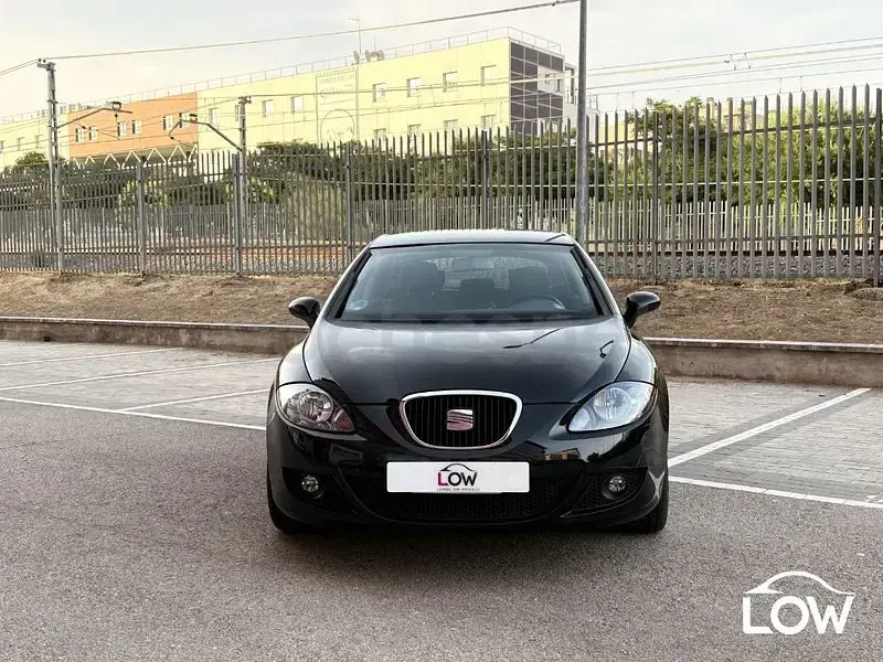 Usado Seat Leon Sport 102 CV (75 kW) 2006 Negro Utilitario