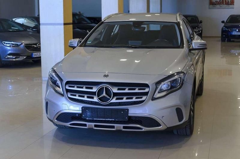 Usado Mercedes GLA200 Urban 136 CV (100 kW) 2017 Gris SUV