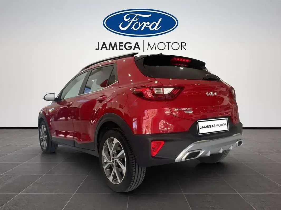 Usado Kia Stonic GT-Line 99 CV (72 kW) 2022 Rojo SUV