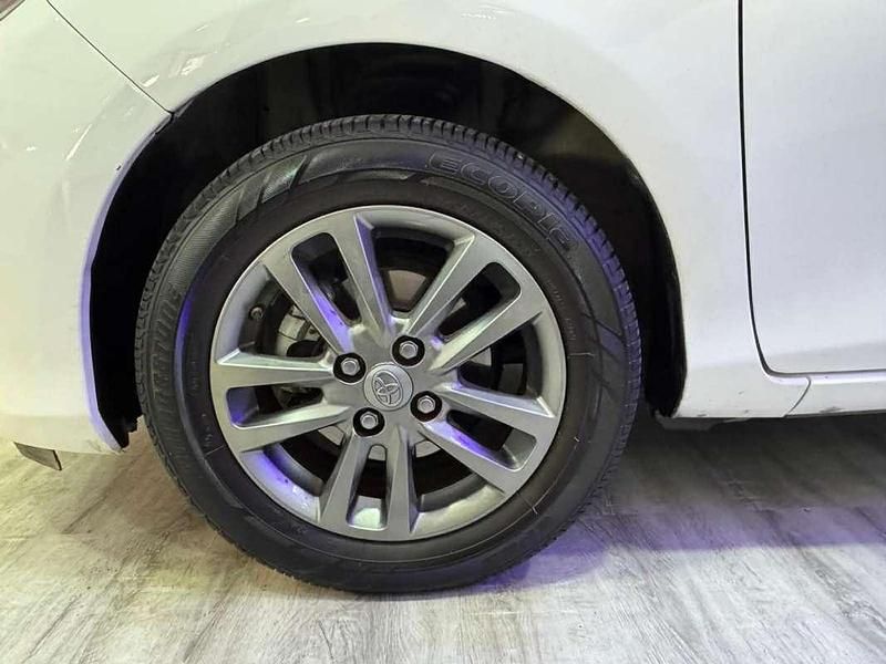 Usado Toyota Yaris Active 99 CV (72 kW) 2016 Blanco Utilitario