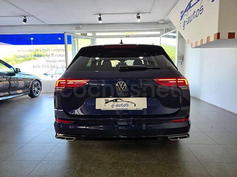 Usado VW Golf VIII R-line 130 CV (95 kW) 2021 Azul Familiar
