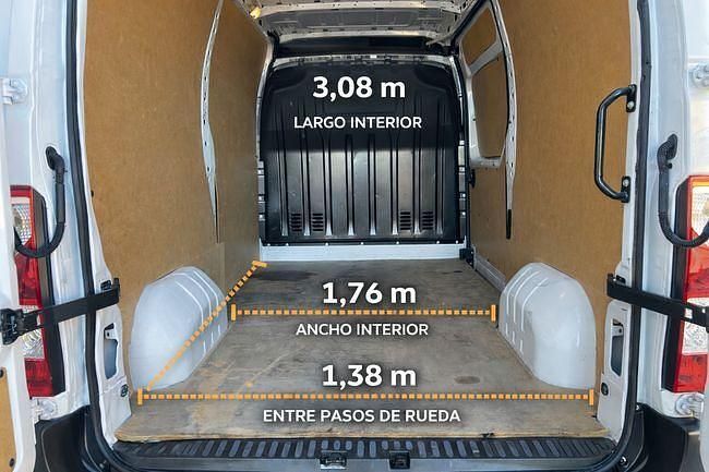 Usado Renault Master 135 CV (99 kW) 2023 Blanco Berlina