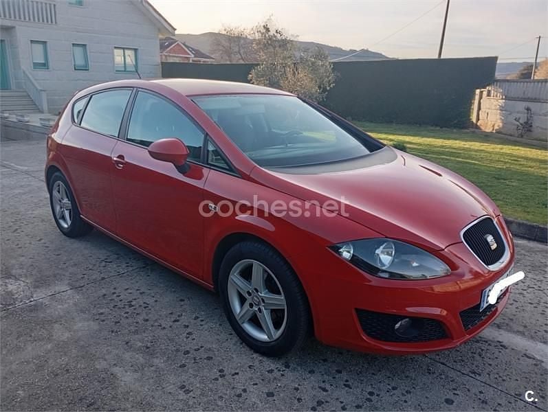 Usado Seat Leon 90 CV (66 kW) 2010 Rojo Utilitario