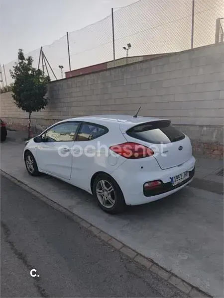 Usado Kia ProCeed 100 CV (73 kW) 2015 Blanco Utilitario