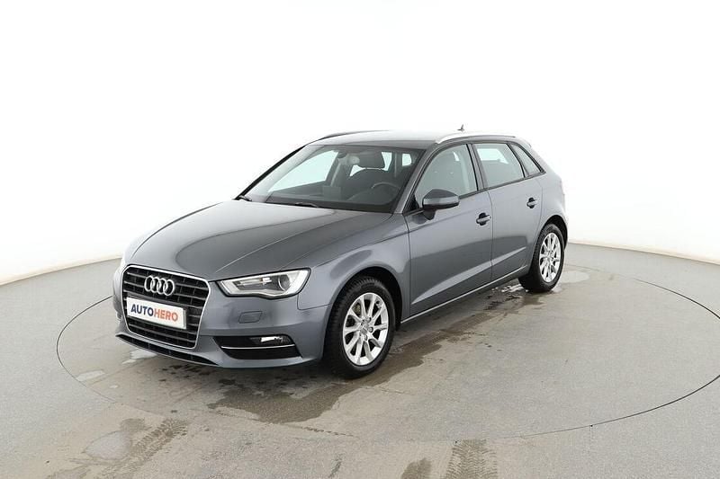 Usado Audi A3 Sportback Attraction 110 CV (80 kW) 2015 Gris Utilitario