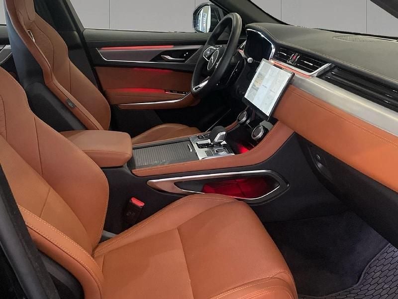 Usado Jaguar F-Pace R-Dynamic 204 CV (150 kW) 2025 Santorini black SUV