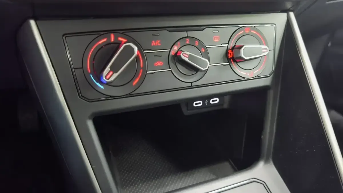 Käytetty VW Polo Advance 95 HP (69 kW) 2021 Valkoinen Sedan