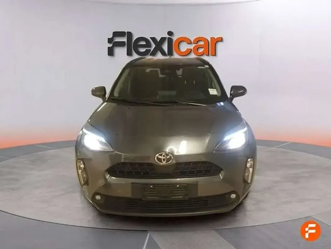 Usado Toyota Yaris Cross Active 116 CV (85 kW) 2025 Gris SUV