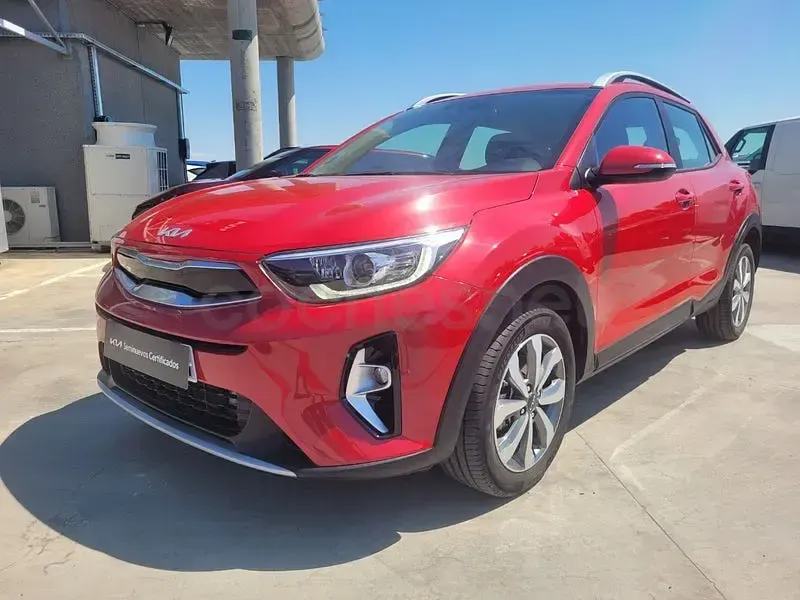 Usado Kia Stonic 100 CV (73 kW) 2024 Granate SUV