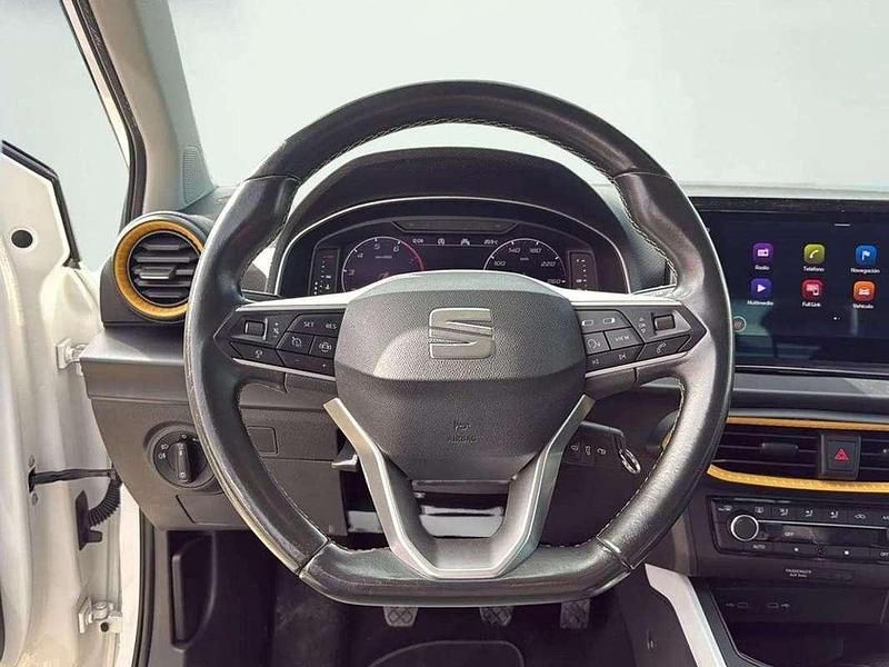 Usado Seat Arona Style 110 CV (80 kW) 2022 Blanco SUV