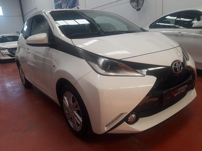 Usado Toyota Aygo X-play 72 CV (52 kW) 2018 Blanco Utilitario