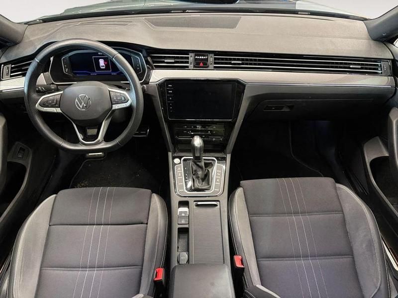 Usado VW Passat Alltrack 200 CV (147 kW) 2024 Azul Familiar