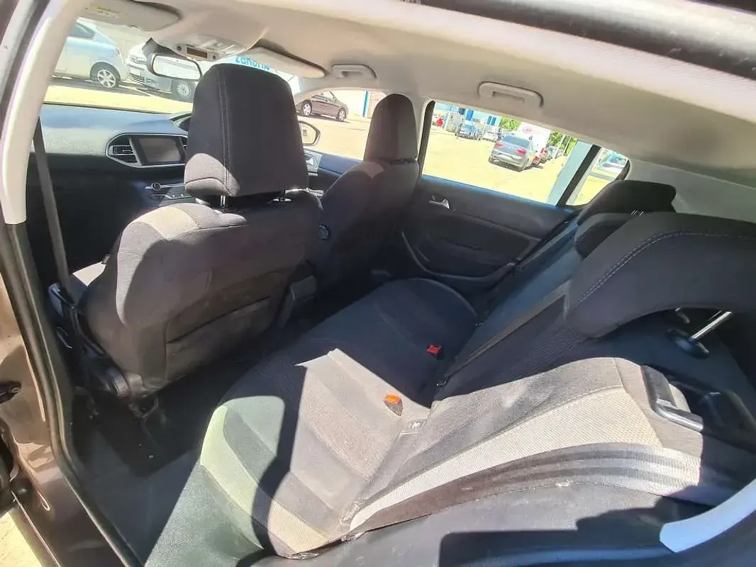 Usado Peugeot 308 Allure 110 CV (80 kW) 2015 Marrón Utilitario
