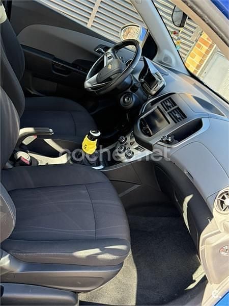 Usado Chevrolet Aveo LTZ 100 CV (73 kW) 2013 Azul Berlina