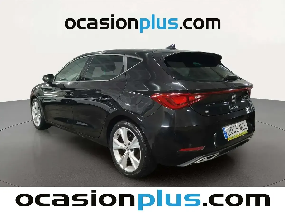 Usado Seat Leon FR 110 CV (80 kW) 2022 Negro
