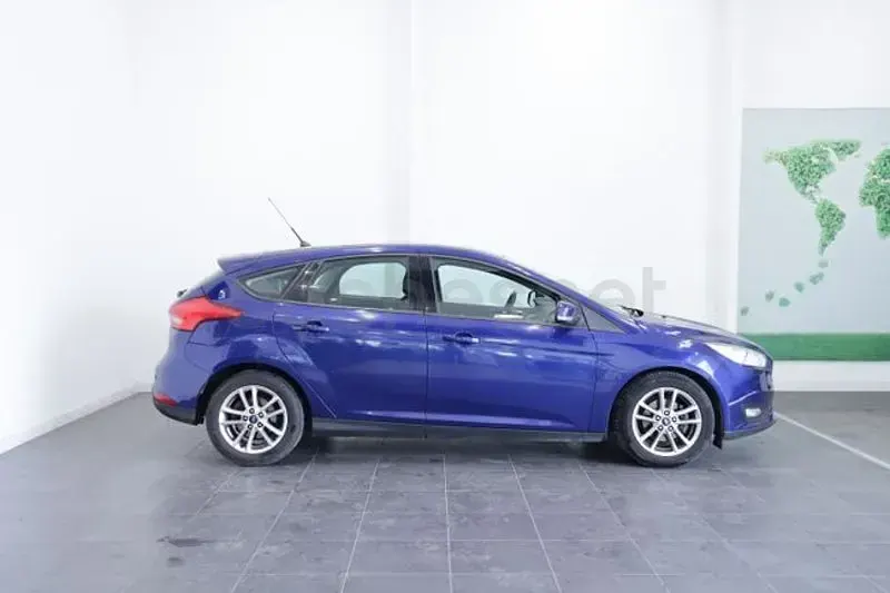 Usado Ford Focus Trend 100 CV (73 kW) 2018 Azul Berlina