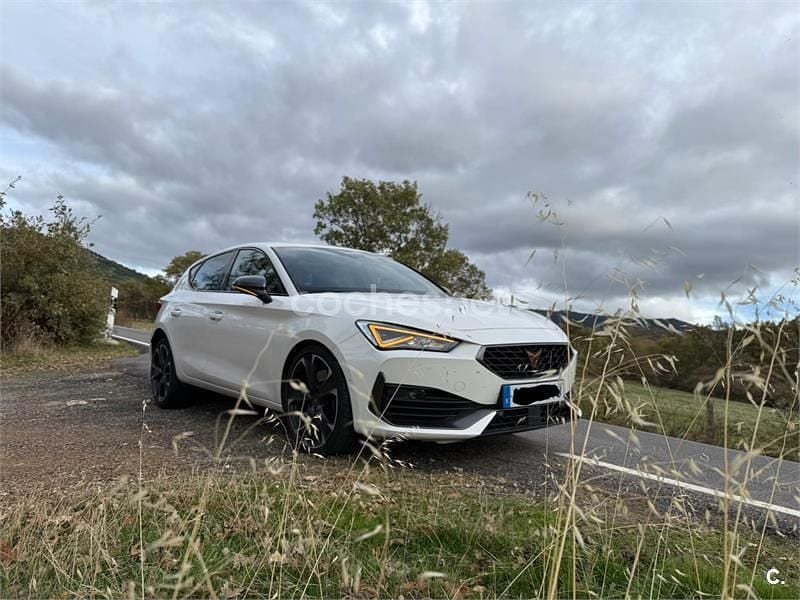 Blanco Usado 2021 Cupra Leon Berlina | 25.990 € (Precio justo) - Imagen 1/3