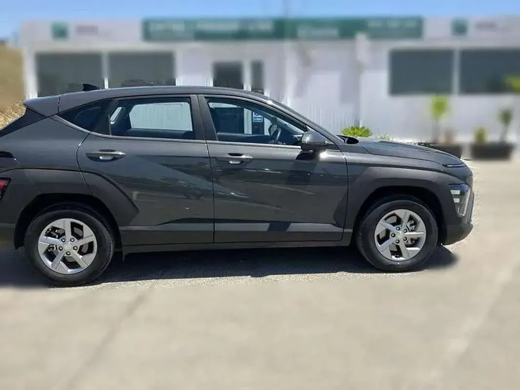 Usado Hyundai Kona 141 CV (103 kW) 2024 Gris SUV