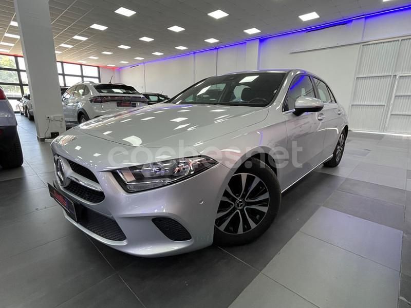 Gris / plata Usado 2020 Mercedes A180 Berlina | 19.990 € (Buen precio) - Imagen 1/4