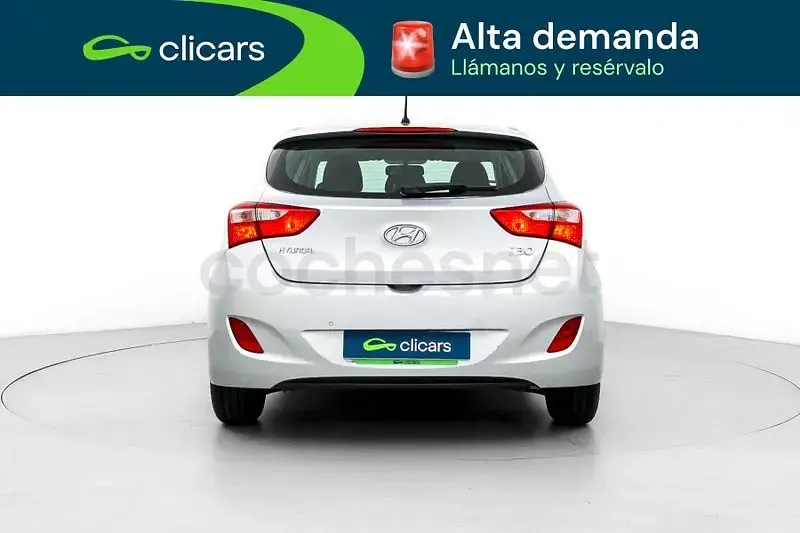 Usado Hyundai i30 100 CV (73 kW) 2016 Gris / plata Berlina