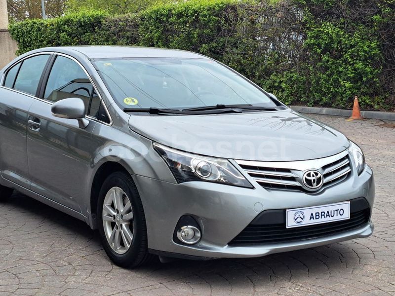 Gris / plata Usado 2012 Toyota Avensis Comfort Berlina | 9490 € (Precio justo) - Imagen 1/4