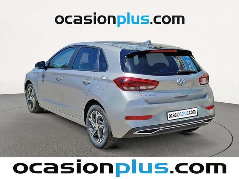 Usado Hyundai i30 120 CV (88 kW) 2022 Plateado Utilitario