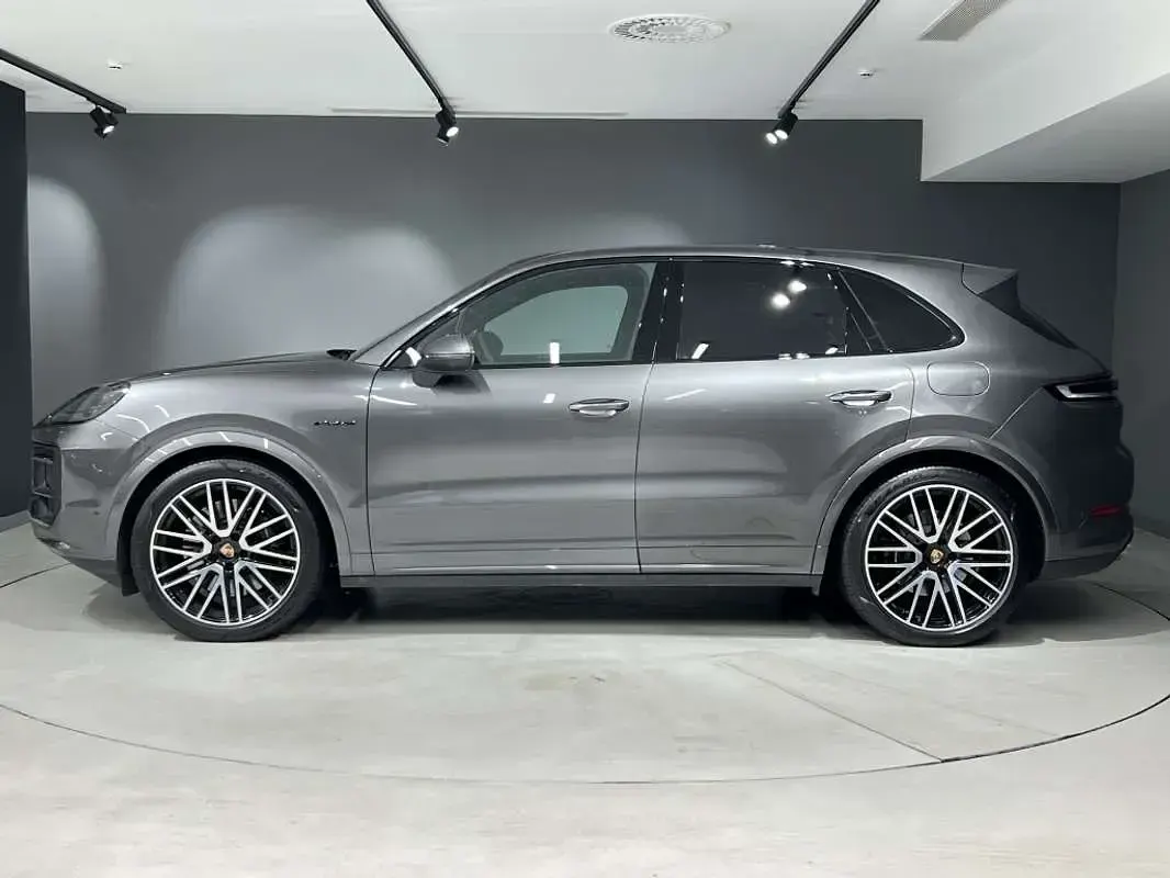 Usado Porsche Cayenne S E-Hybrid 519 CV (381 kW) 2025 Gris SUV