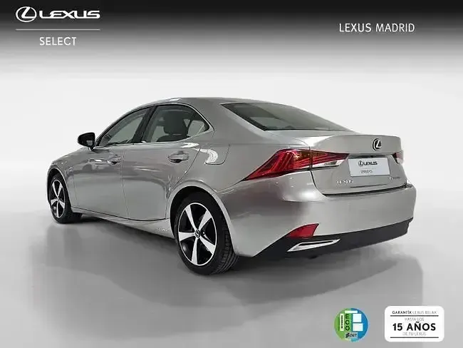Usado Lexus IS300h Business Edition 223 CV (164 kW) 2020 Plateado Berlina