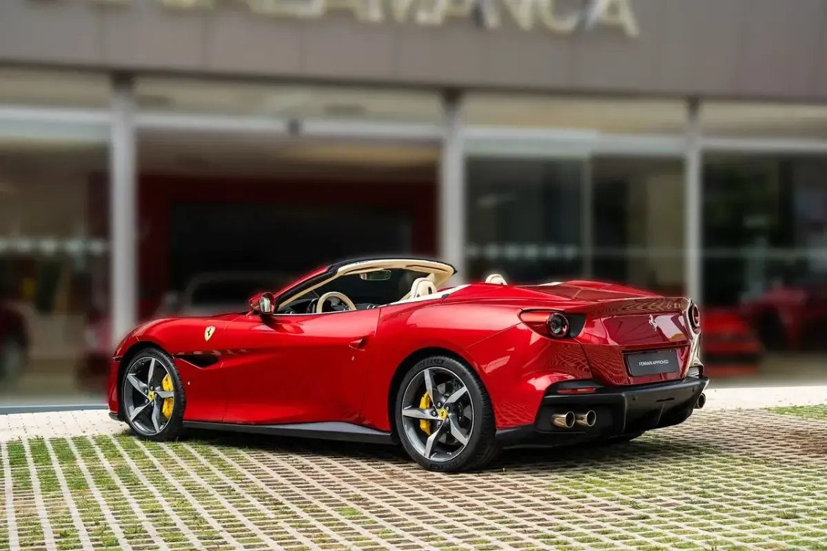 Usado Ferrari Portofino 620 CV (456 kW) 2022 Rojo metalizado Descapotable