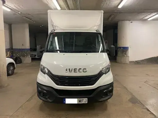 Usado Iveco Daily 160 CV (117 kW) 2023 Blanco Berlina