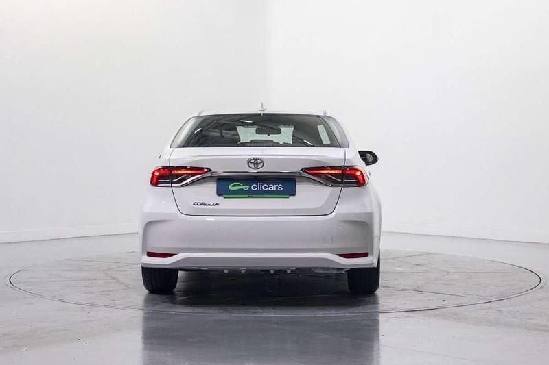 Usado Toyota Corolla Business Edition 98 CV (72 kW) 2022 Blanco Berlina