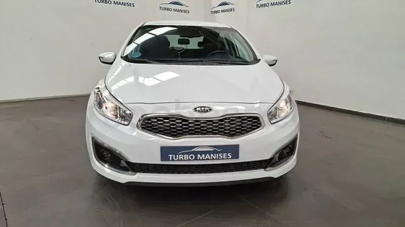 Usado Kia Ceed GT 90 CV (66 kW) 2018 Blanco Berlina