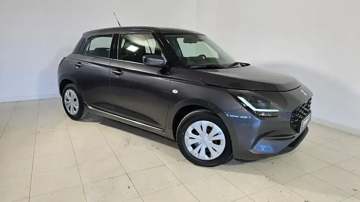 Usado Suzuki Swift 82 CV (60 kW) 2024 Gris Utilitario