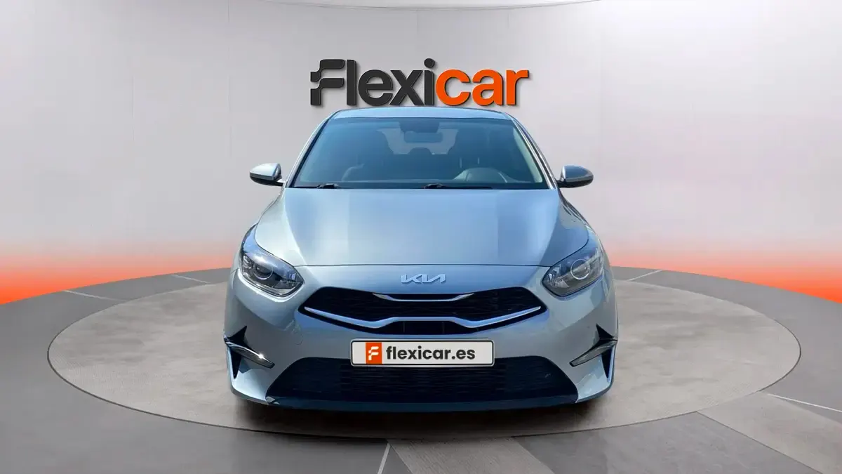 Usado Kia Ceed 136 CV (100 kW) 2023 Gris Utilitario