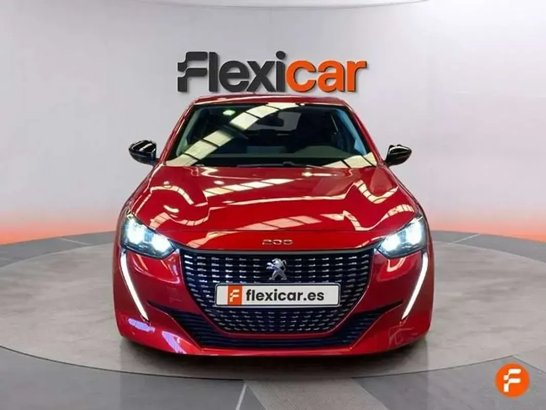 Usado Peugeot 208 Active 101 CV (74 kW) 2023 Rojo Utilitario