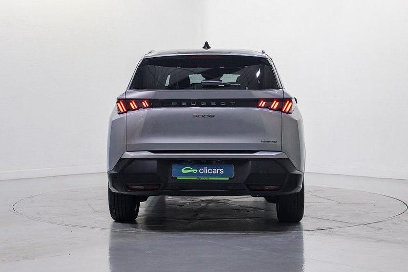 Usado Peugeot 5008 Allure 136 CV (100 kW) 2025 Gris / plata SUV