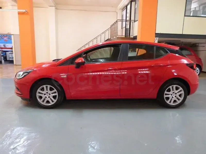 Usado Opel Astra Excellence 140 CV (102 kW) 2016 Rojo Berlina