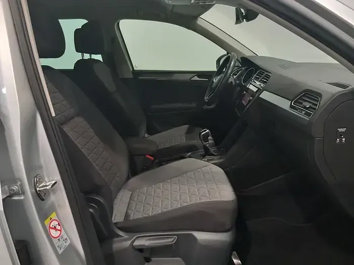 Usado VW Tiguan Life 150 CV (110 kW) 2022 Gris plata SUV