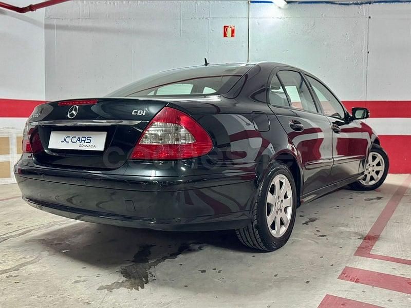 Usado Mercedes E220 Avantgarde 170 CV (125 kW) 2007 Negro Berlina